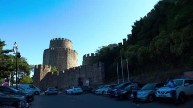 İSTANBUL, TURKEY - YAZ 2017: İstanbul 'daki Rumeli Hisari Kalesi. Hindi. 4K 'da video, UHD