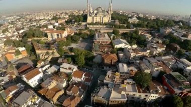 Hava görüntüsü. Mavi Cami. İstanbul 'daki Sultan Ahmed Camii. Hindi. 4K 'da video, UHD
