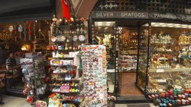 İSTANBUL, TURKEY - YAZ 2017: İstanbul 'un merkezinde pazar. Hindi. 4K 'da video, UHD