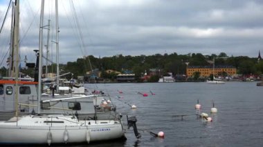 Stockholm 'ün gömü ve rıhtımında. İsveç. 4K 'da video, UHD