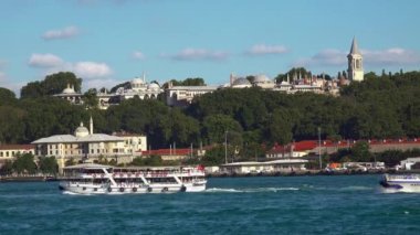 İSTANBUL, TURKEY - YAZ 2017: İstanbul 'un merkezinde antik cami. Hindi. 4K 'da video, UHD