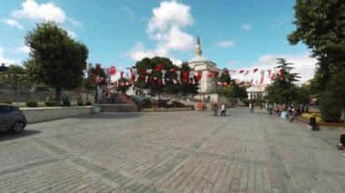 İSTANBUL, TURKEY - YAZ 2017: İstanbul 'un merkezinde antik cami. Hindi. 4K 'da video, UHD