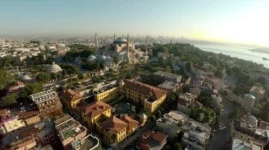 Hava görüntüsü. Ayasofya, İstanbul. Aziz Sophie Katedrali. Hindi. 4K 'da video, UHD