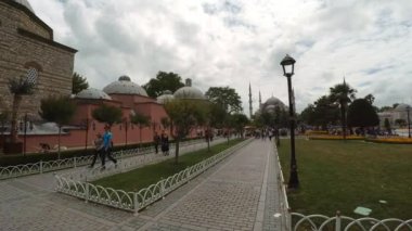 İSTANBUL, TURKEY - 2017 Yazı: İstanbul 'daki Sultan Ahmed Camii. Hindi. 4K 'da video, UHD