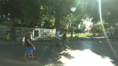 İstanbulun merkezine. Mimarlık, eski evler, sokaklar ve mahalleler. Hindi. 4K 'da video, UHD