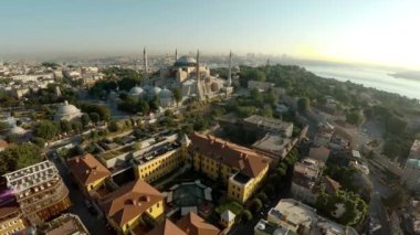 Hava görüntüsü. Ayasofya, İstanbul. Aziz Sophie Katedrali. Hindi. 4K 'da video, UHD