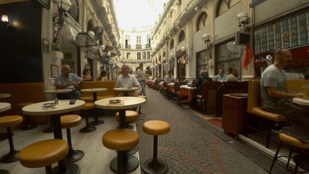 Istanbul Turkey Summer 2017 Ένα Ζεστό Καφέ Στην Οδό Istiklal — Αρχείο Βίντεο