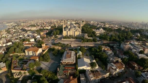 공중에서 모스크 이스탄불의 아흐메드 모스크입니다 Uhd 비디오 — 비디오