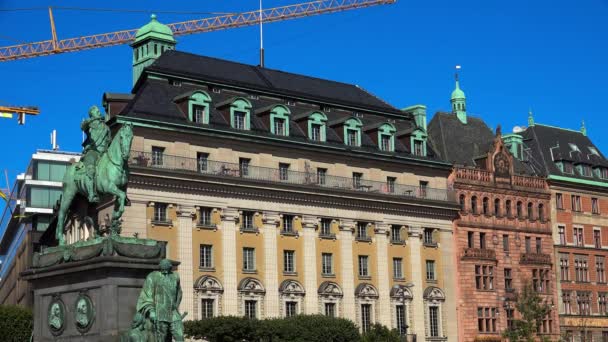Estátua Equestre Rei Gustavo Adolfo Contra Ópera Real Sueca Estocolmo — Vídeo de Stock