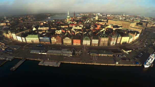 Stockholm. Staré město. Architektura, staré domy, ulice a čtvrti. — Stock video