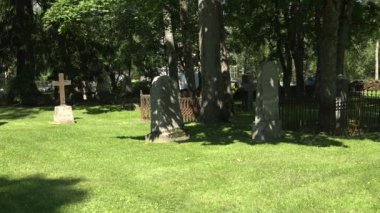 Lappeenranta mezarlıkta. Finlandiya. 4k.