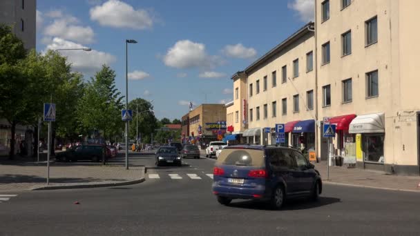 Рух на вулиці міста Лаппеенранта — стокове відео