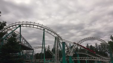 Roller coaster. Cazibe. 4k.