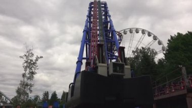 Roller coaster. Cazibe. 4k.