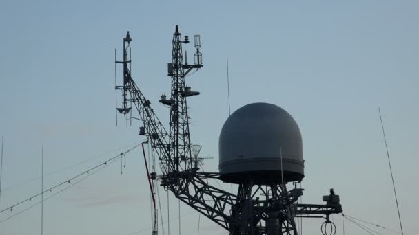 Nave de guerra de antenas. 4K . — Vídeo de Stock