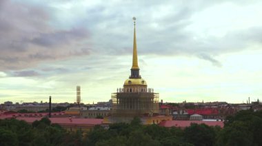 Petersburg. Çatıdan görüntüleyin. Bahriye. 4k.