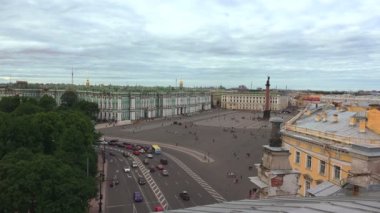 Petersburg. Çatıdan görüntüleyin. Saray Meydanı. 4k.