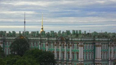 Petersburg. Çatıdan görüntüleyin. Hermitage. 4k.