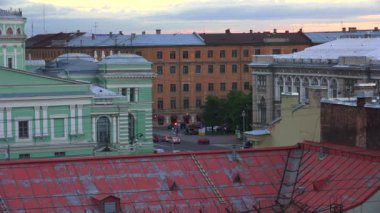 Petersburg. Çatıdan görüntüleyin. Şehir merkezinde. 4k.