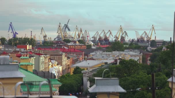 В Петербурге. Вид с крыши. Центр города. 4K . — стоковое видео