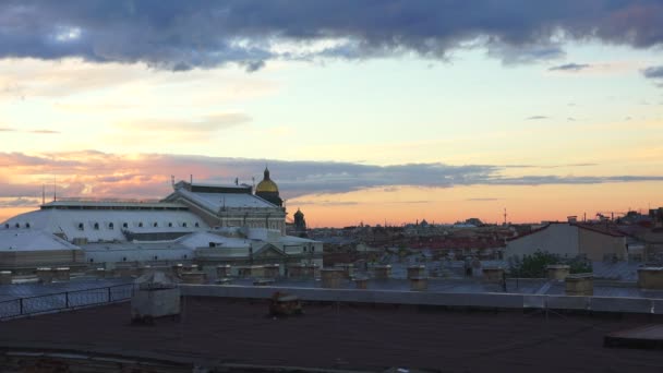 Petersburgo. Vista do telhado. Catedral de São Isaacs. 4K . — Vídeo de Stock