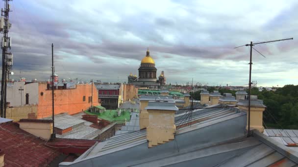 Petersburgo. Vista do telhado. Catedral de São Isaacs. 4K . — Vídeo de Stock