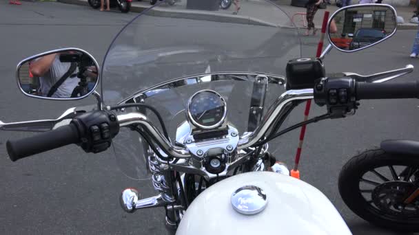 Rueda Harley Davidson bicicleta. 4K. San Petersburgo, verano de 2014 . — Vídeos de Stock