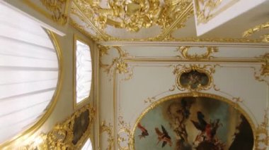 Muhteşem tavanlar ve St Petersburg Catherine sarayın iç.