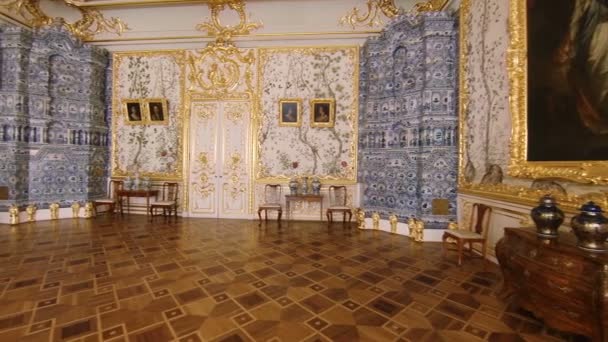 Hermosas habitaciones e interiores del Catherine Palace en San Petersburgo . — Vídeo de stock