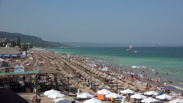 Plage de sable doré en Bulgarie. Zlatni Piasci. 4K . — Video