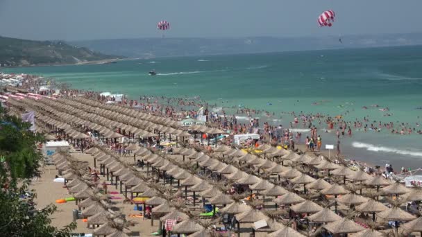 Spiaggia di sabbia dorata in Bulgaria. Zlatni Piasci. 4K . — Video Stock