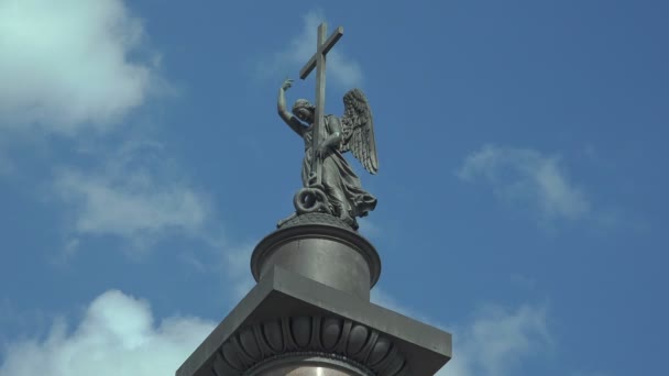 The angel on the Alexander column in St. Petersburg. 4K. — Stock Video