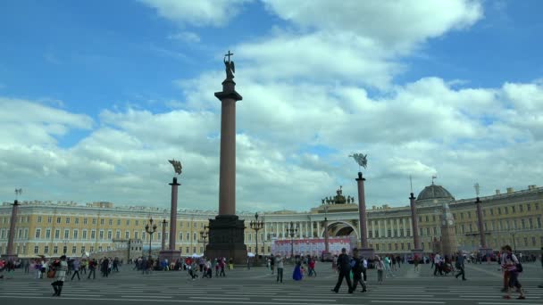 Дворцовая площадь в Санкт-Петербурге. 4K . — стоковое видео