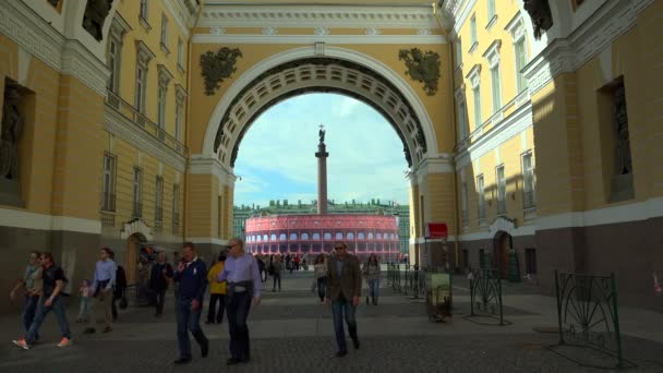 O arco do Estado-Maior. A praça do Palácio. São Petersburgo. 4K . — Vídeo de Stock