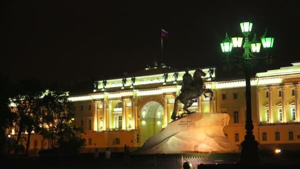 Monument voor Peter I op de Senaat vierkant in Sint-Petersburg. Bronzen Ruiter. Night.4k. — Stockvideo