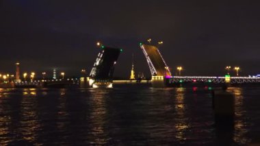 Saray asma köprü. Saint-Petersburg. 4k.