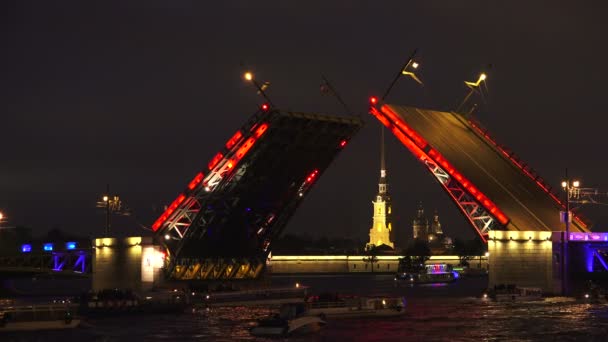 Puente levadizo del palacio. San Petersburgo. 4K . — Vídeo de stock