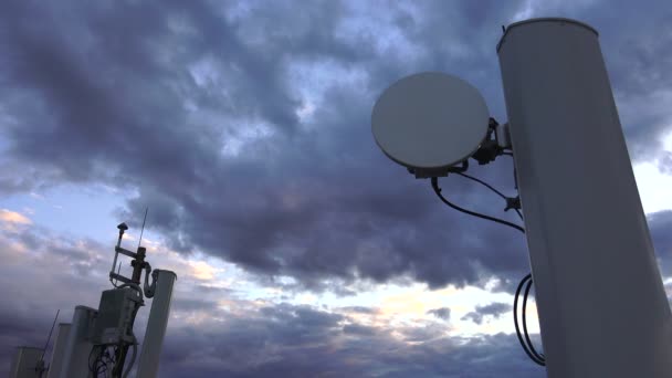 Antennes et transpondeurs sur le toit — Video