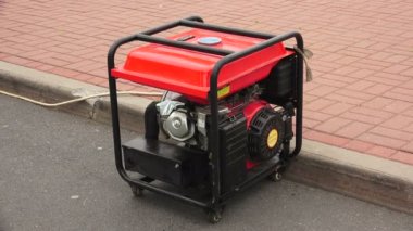 Benzinli jeneratör. 4k.