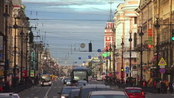 Nevsky prospect in Sint-Petersburg — Stockvideo