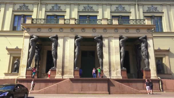 Rzeźby z Atlantydy w Sankt Petersburgu — Wideo stockowe