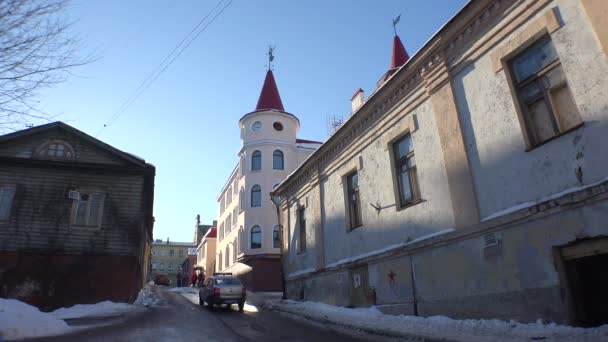 Edifícios em Vyborg no inverno — Vídeo de Stock