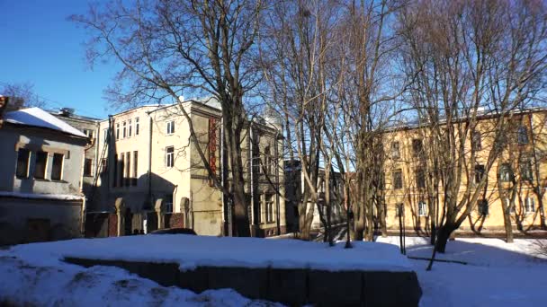 Gebäude in Wyborg im Winter — Stockvideo