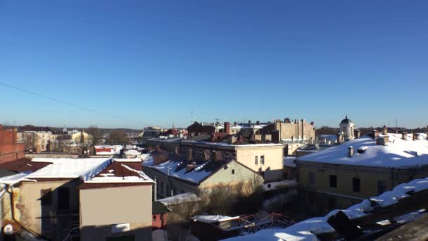 Los tejados de casas antiguas en Vyborg — Vídeos de Stock
