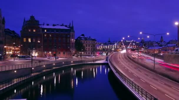 Traffico in autostrada nella città di Stoccolma — Video Stock