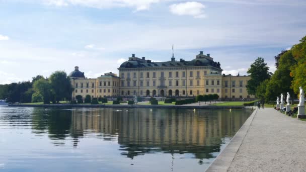 Vista do castelo de Drottningholm — Vídeo de Stock