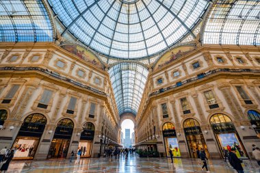 Milano, İtalya - 16 Ekim 2020: Milano 'daki Galleria Vittorio Emanuele II