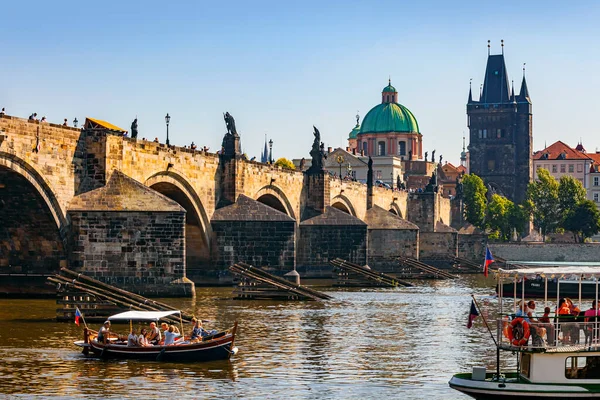 Říční Lodě Praze Česká Republika Karlův Most — Stock fotografie