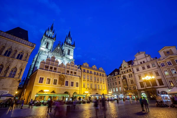 Turistas Praça Cidade Velha Praga República Checa Entardecer — Fotografia de Stock