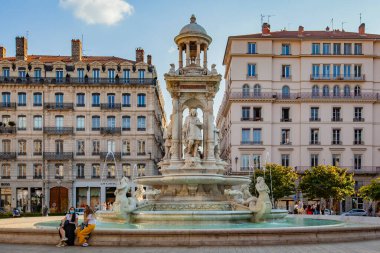 17 Eylül 2020, Lyon, Fransa: Jacobin Meydanı 'nda turist ve insanları rahatlatan bir çeşme